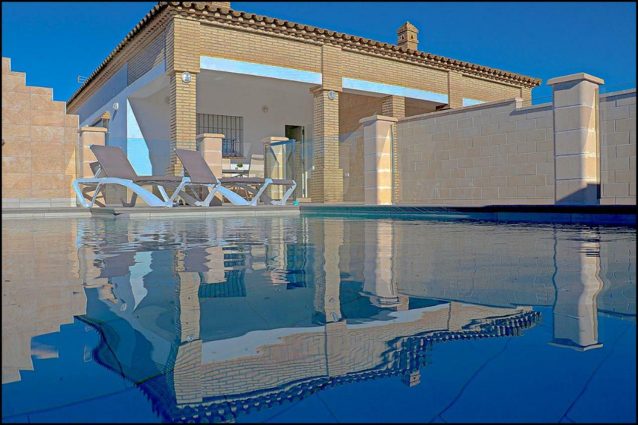 Chalet Penuelas Con Piscina โกนิล เด ลาฟรอนเตรา ภายนอก รูปภาพ