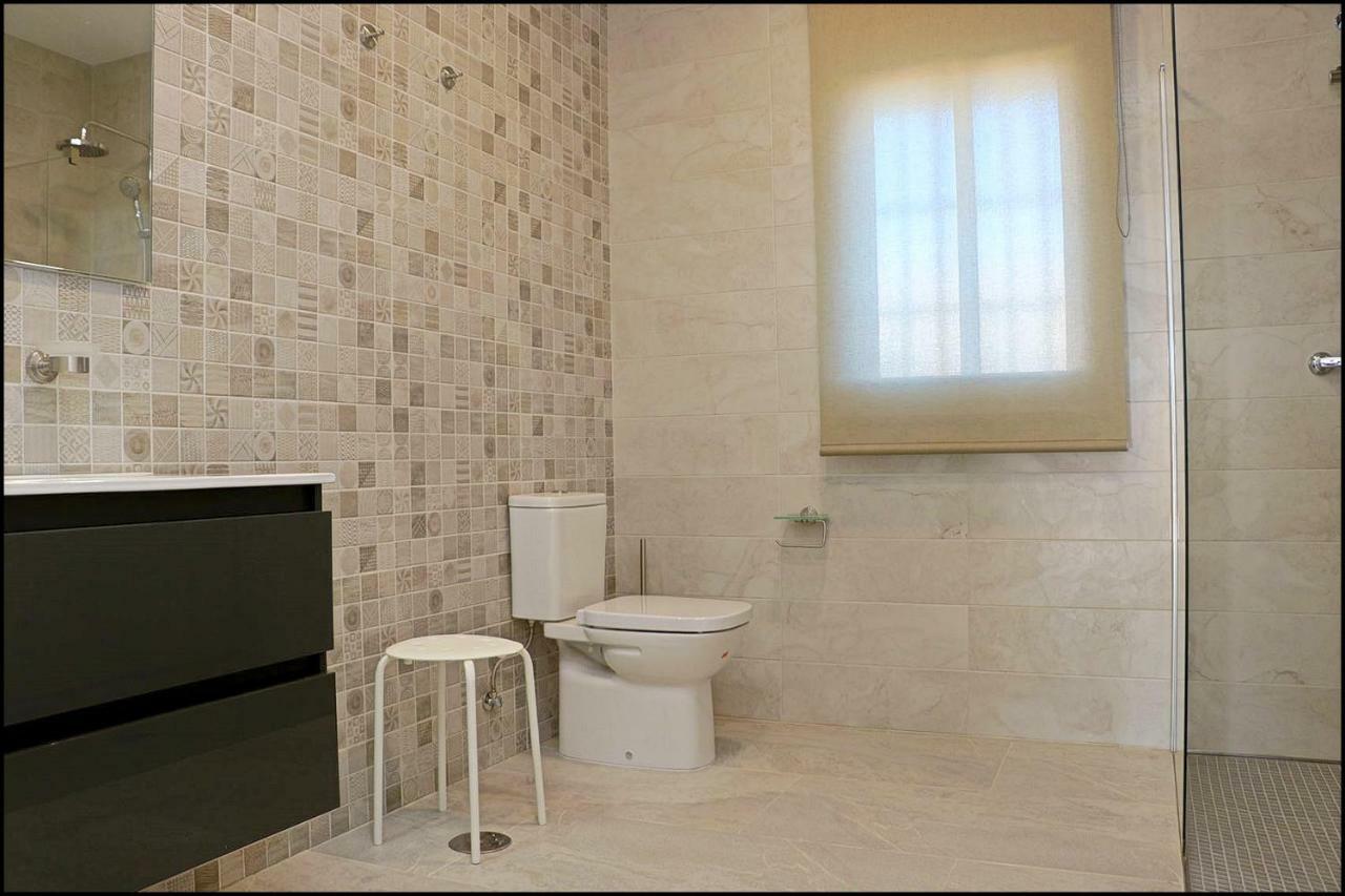 Chalet Penuelas Con Piscina โกนิล เด ลาฟรอนเตรา ภายนอก รูปภาพ